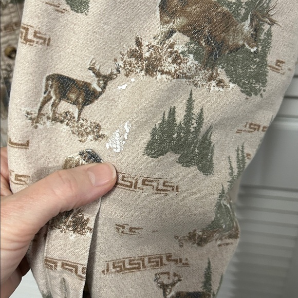 Vintage Cabelas Chamois Flannel Button Down in Deer and Forest Print - Picture 5 of 5